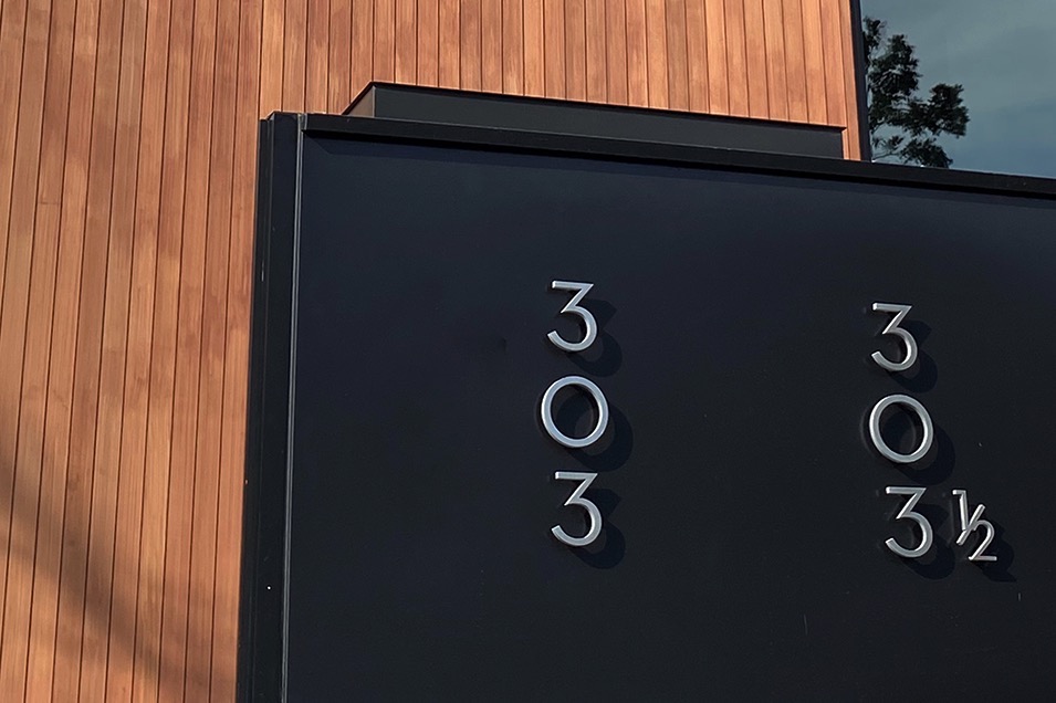 Custom Made Address Signs, Personalized Plaques, and Numbers